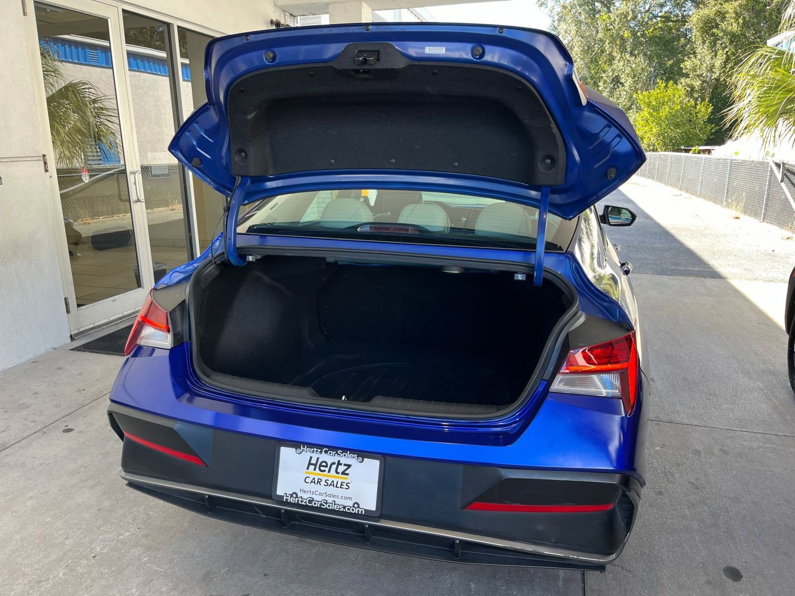 Used 2025 Hyundai Elantra Limited image 31