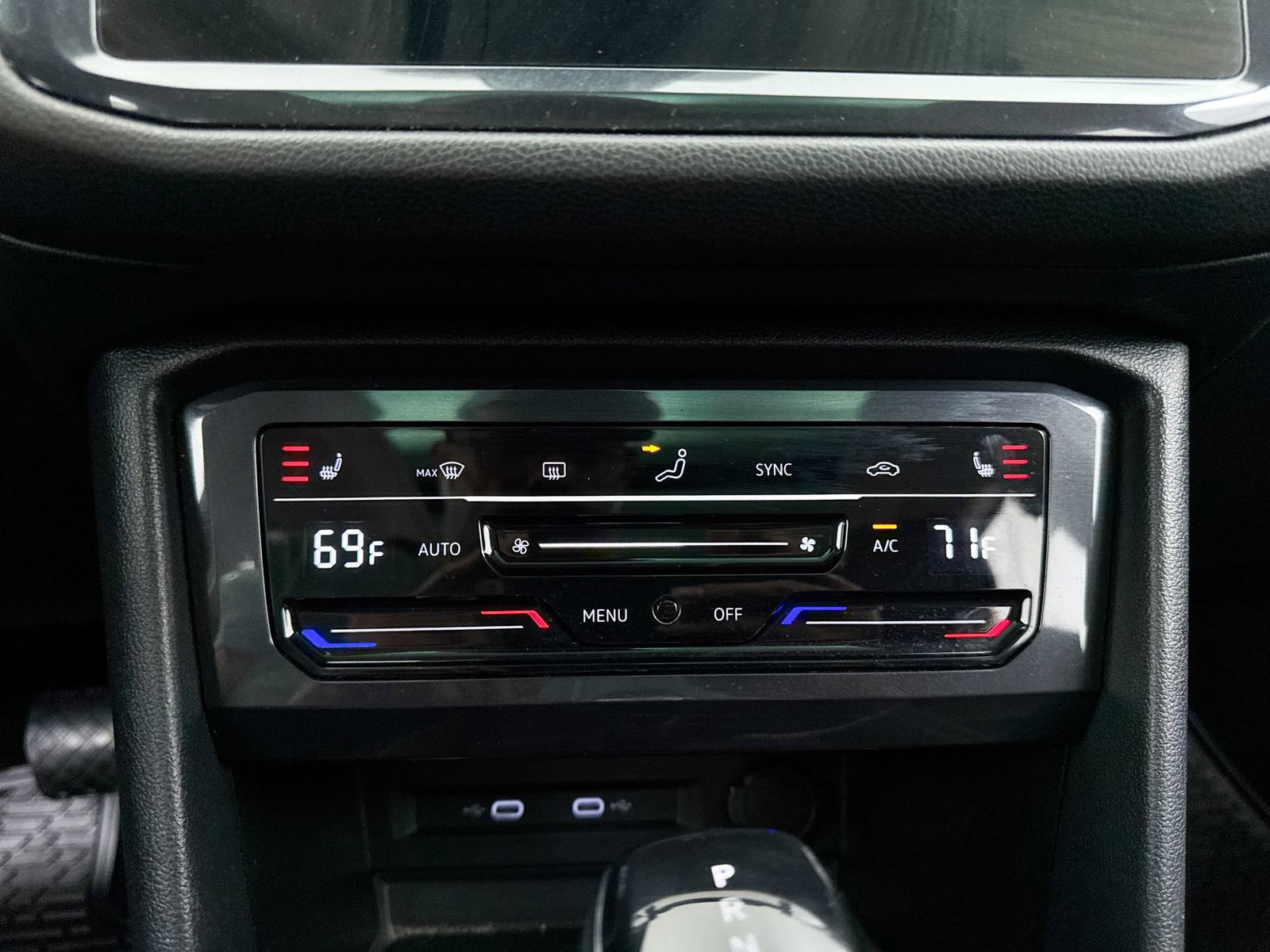 Used 2022 Volkswagen Tiguan SE w/ Panoramic Sunroof Package image 23