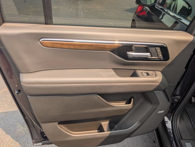New 2026 Chevrolet Suburban High Country AWD/4WD image 10