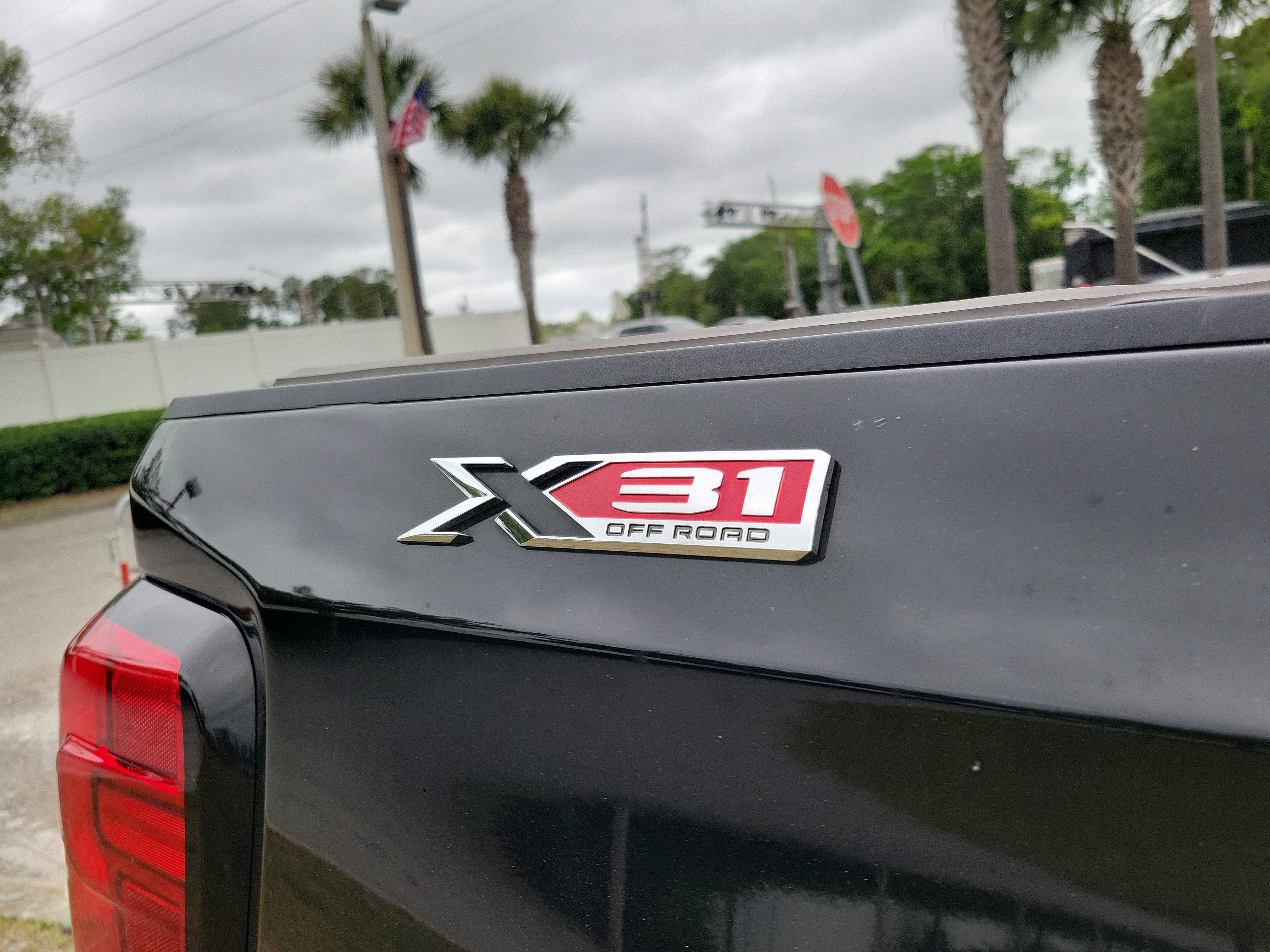 Used 2019 GMC Sierra 1500 SLT w/ SLT Premium Plus Package AWD/4WD image 17