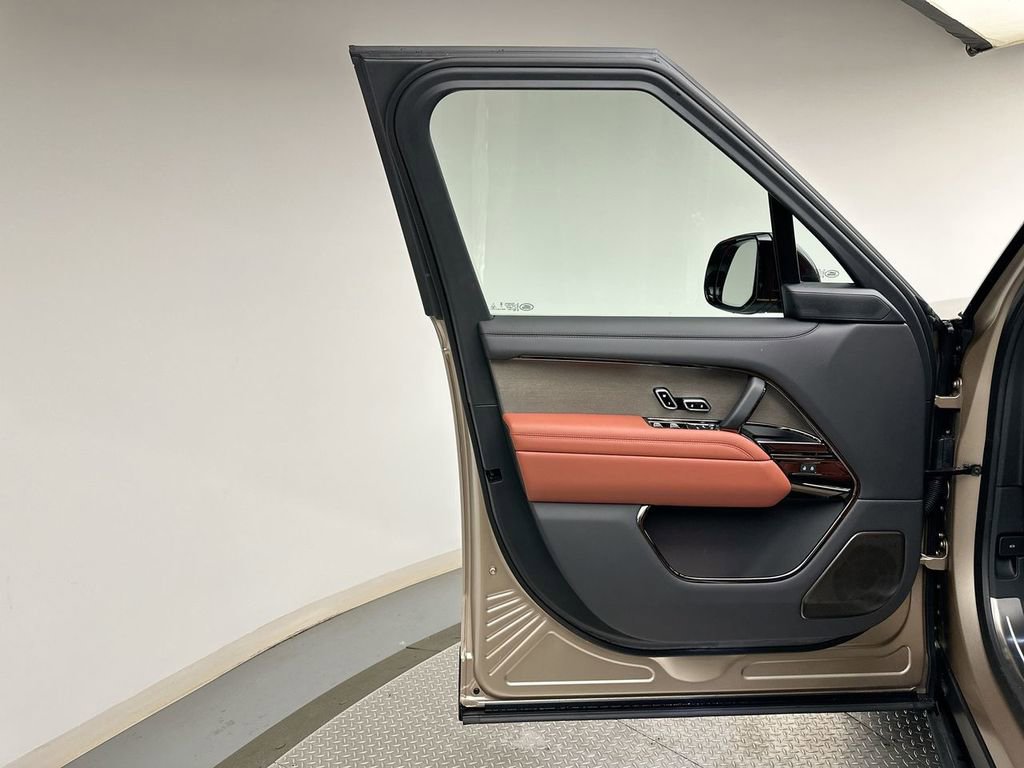 New 2026 Land Rover Range Rover SV image 22