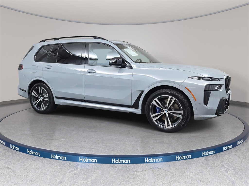 Used 2025 BMW X7 M60i w/ Executive Package image 4