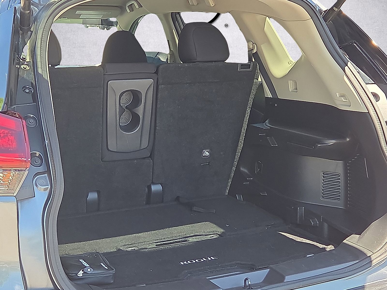 Used 2018 Nissan Rogue SV w/ Premium Package FWD image 9