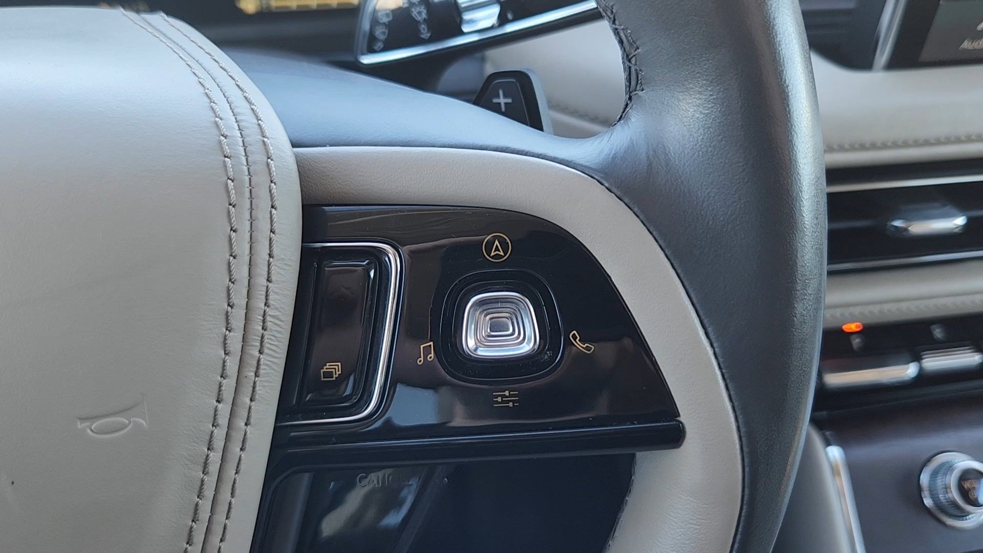 Used 2023 Lincoln Aviator Reserve w/ Equipment Group 201A image 13