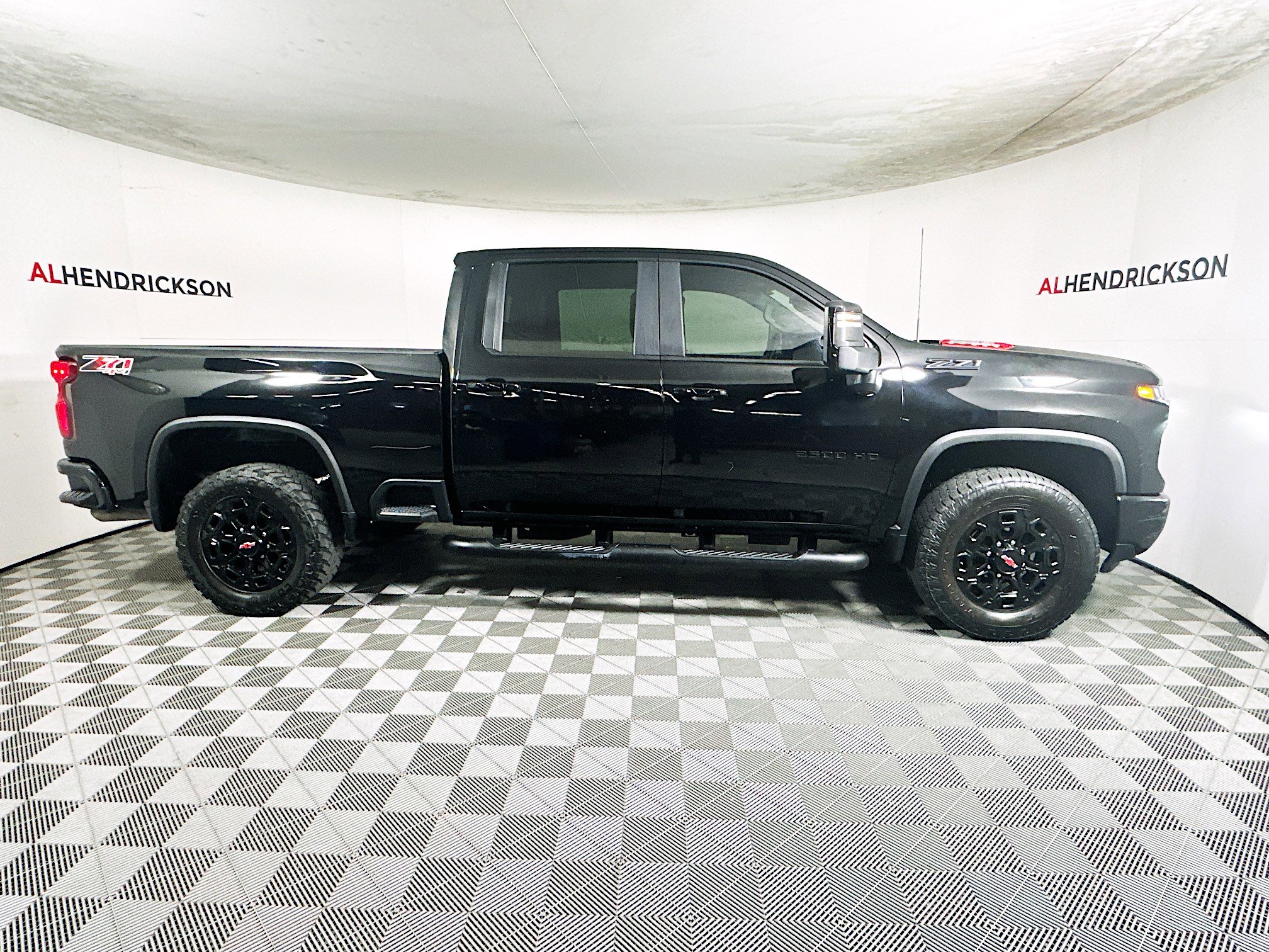 Used 2024 Chevrolet Silverado 2500 LT w/ Midnight Edition video 2