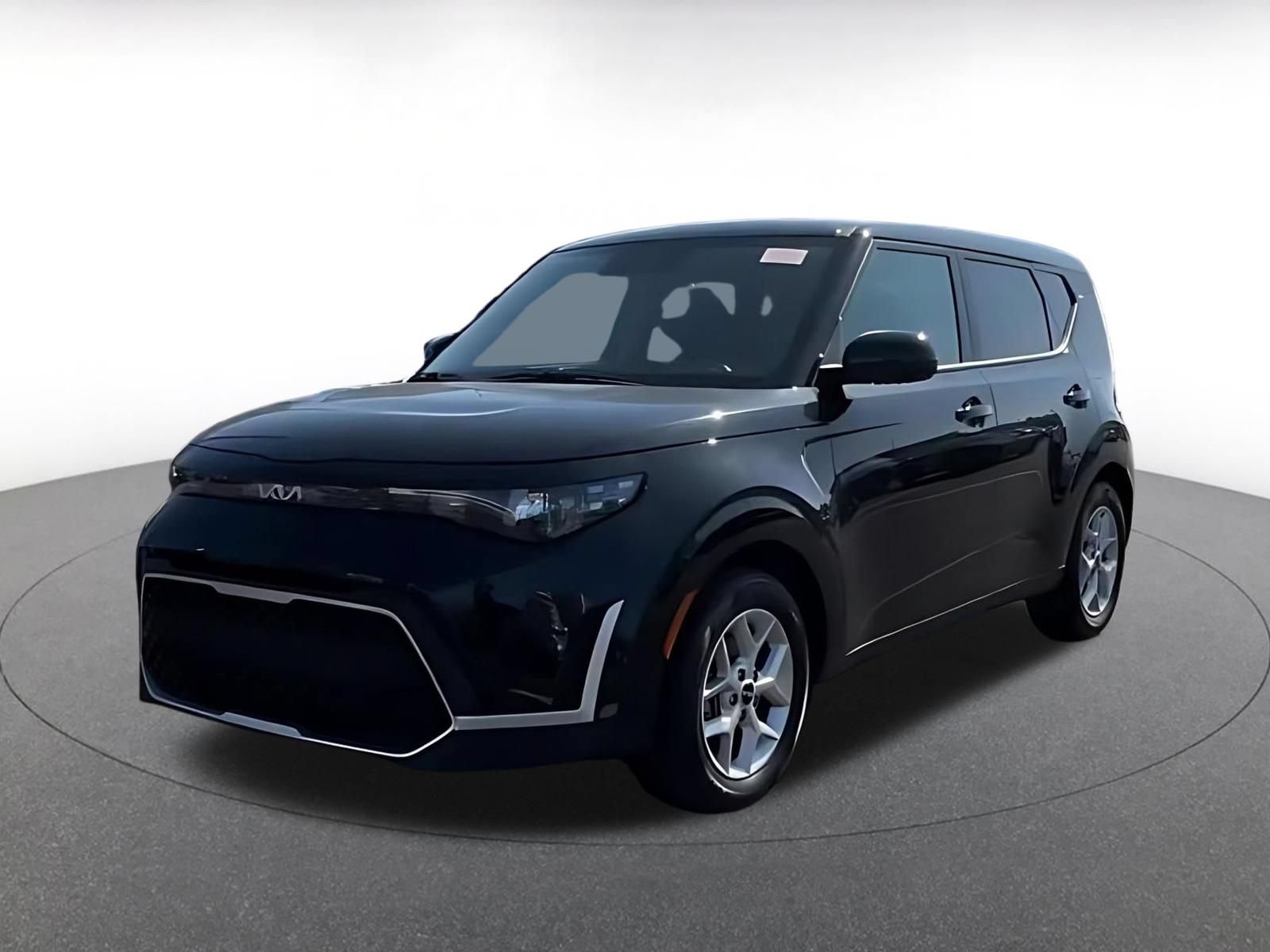 Used 2025 Kia Soul LX w/ LX Technology Package FWD image 7
