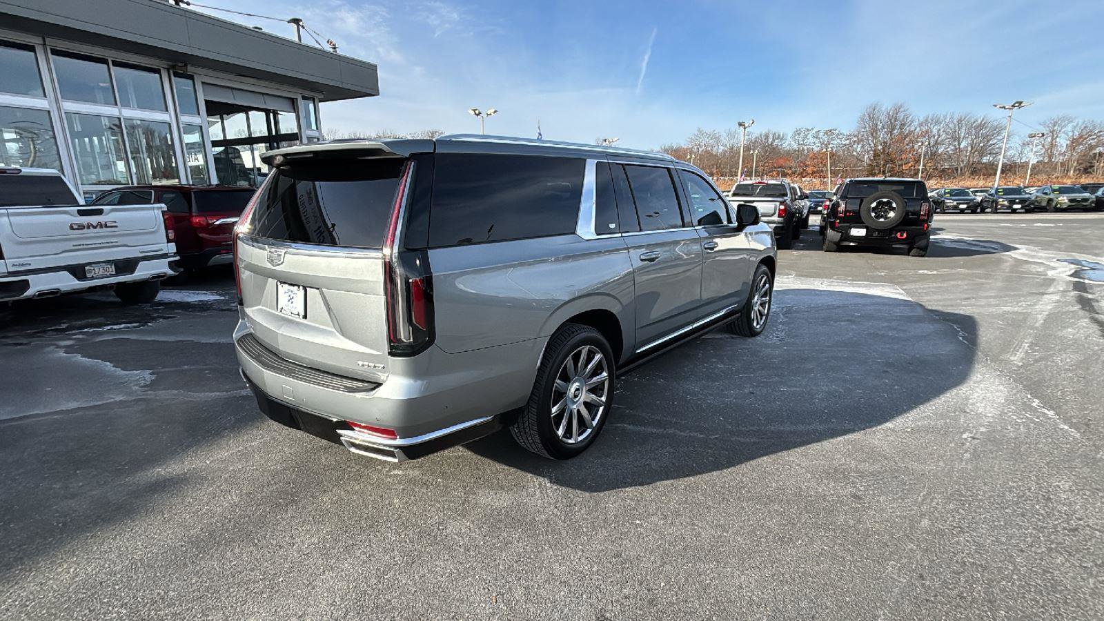 Certified 2024 Cadillac Escalade ESV Premium Luxury Platinum w/ Heavy-Duty Trailer Package image 7