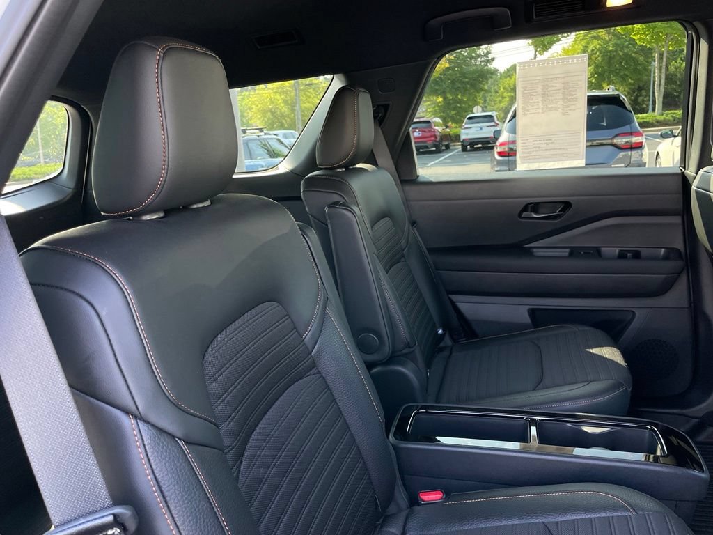 Used 2025 Nissan Pathfinder Rock Creek AWD/4WD image 36