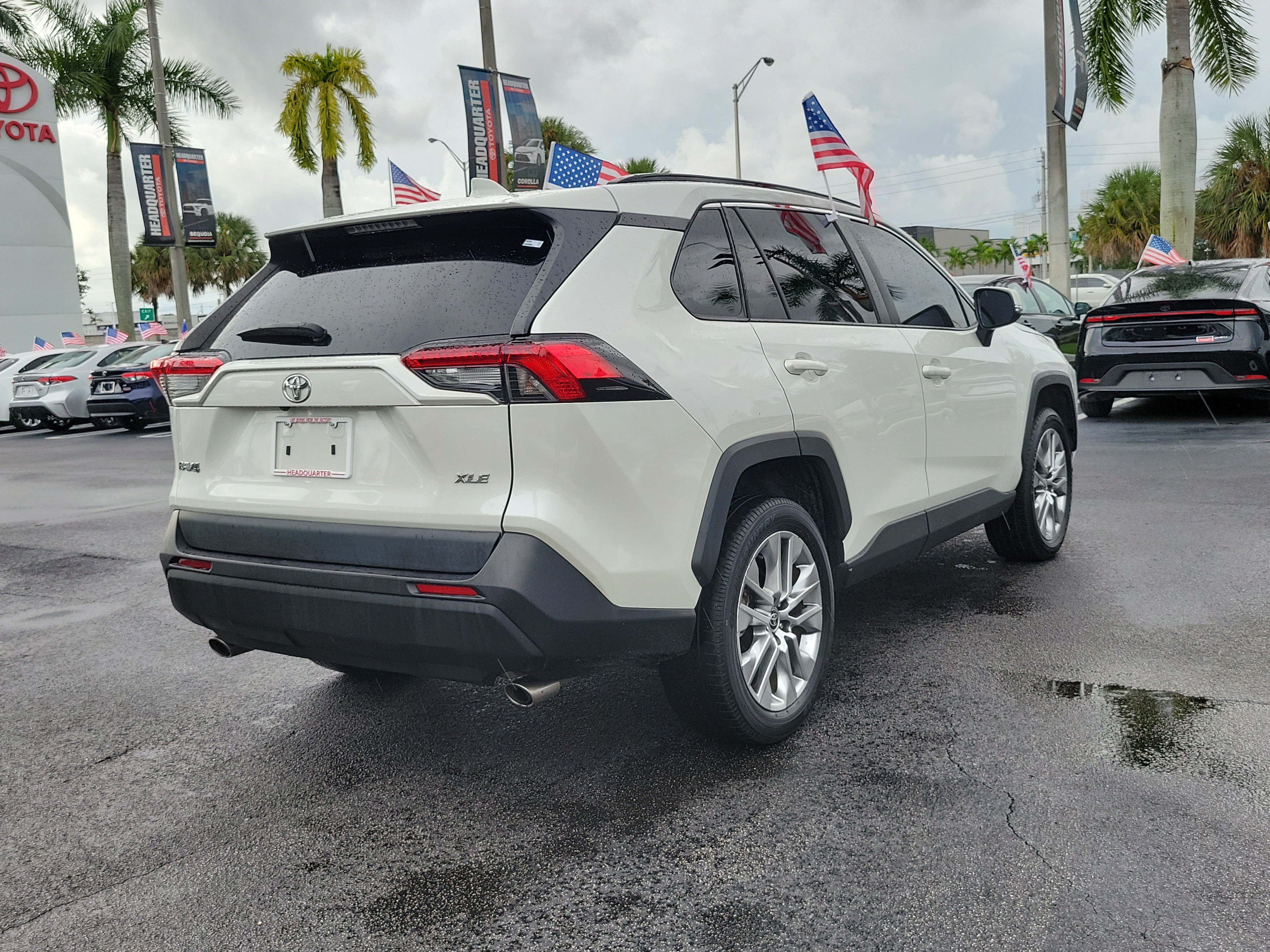 Used 2022 Toyota RAV4 XLE Premium FWD image 11