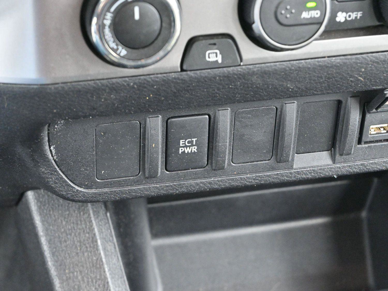 Used 2023 Toyota Tacoma SR AWD/4WD image 23
