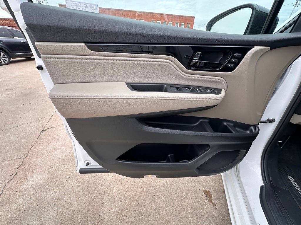 Used 2024 Honda Odyssey Elite image 11