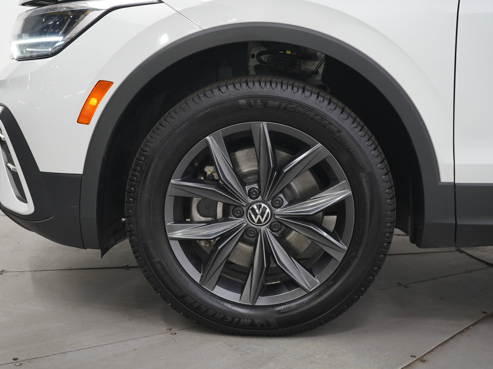 Used 2024 Volkswagen Tiguan SE AWD/4WD image 29