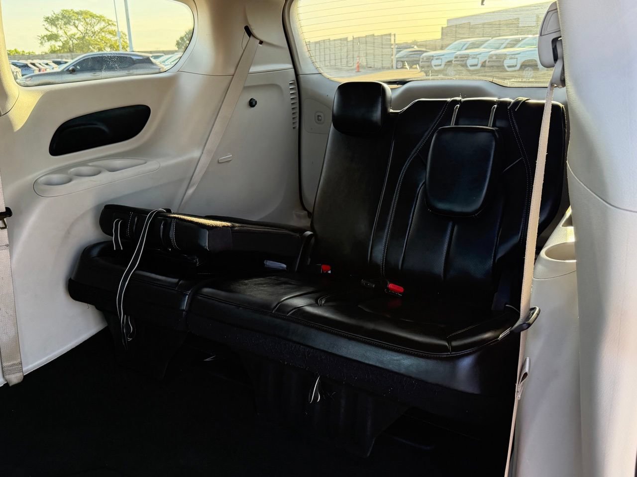Used 2023 Chrysler Pacifica Touring-L FWD image 33