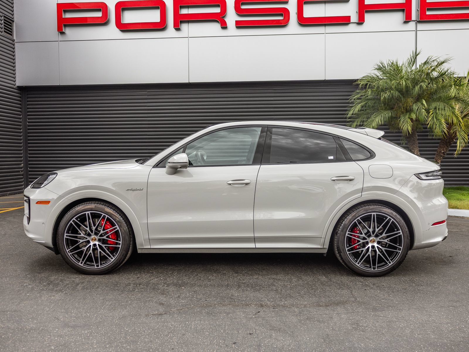 Certified 2025 Porsche Cayenne S AWD/4WD image 2