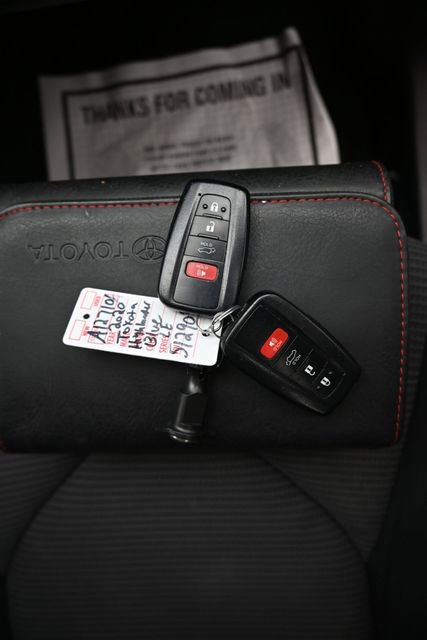 Used 2020 Toyota Highlander LE image 12