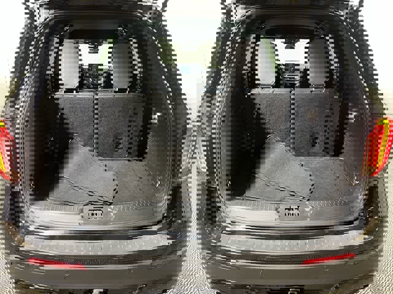 Used 2025 Ford Explorer ST-Line image 29