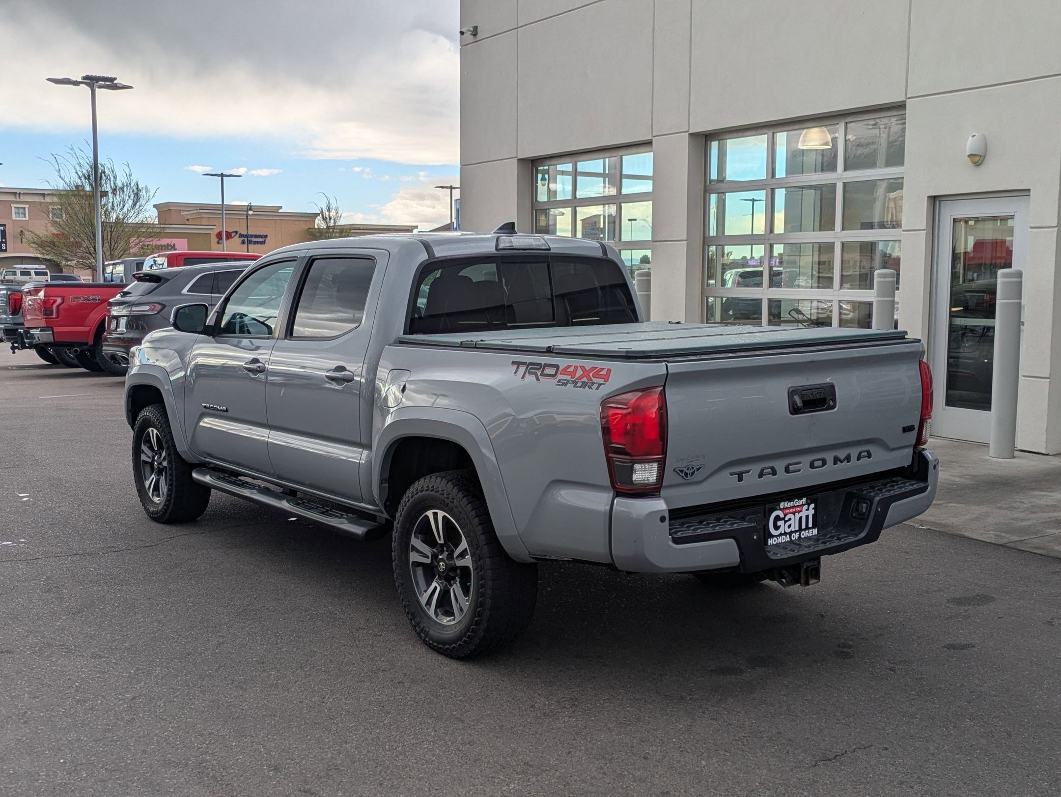 Used 2018 Toyota Tacoma TRD Sport w/ Technology Package image 8