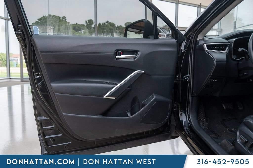 Used 2025 Toyota Corolla Cross XLE AWD/4WD image 12