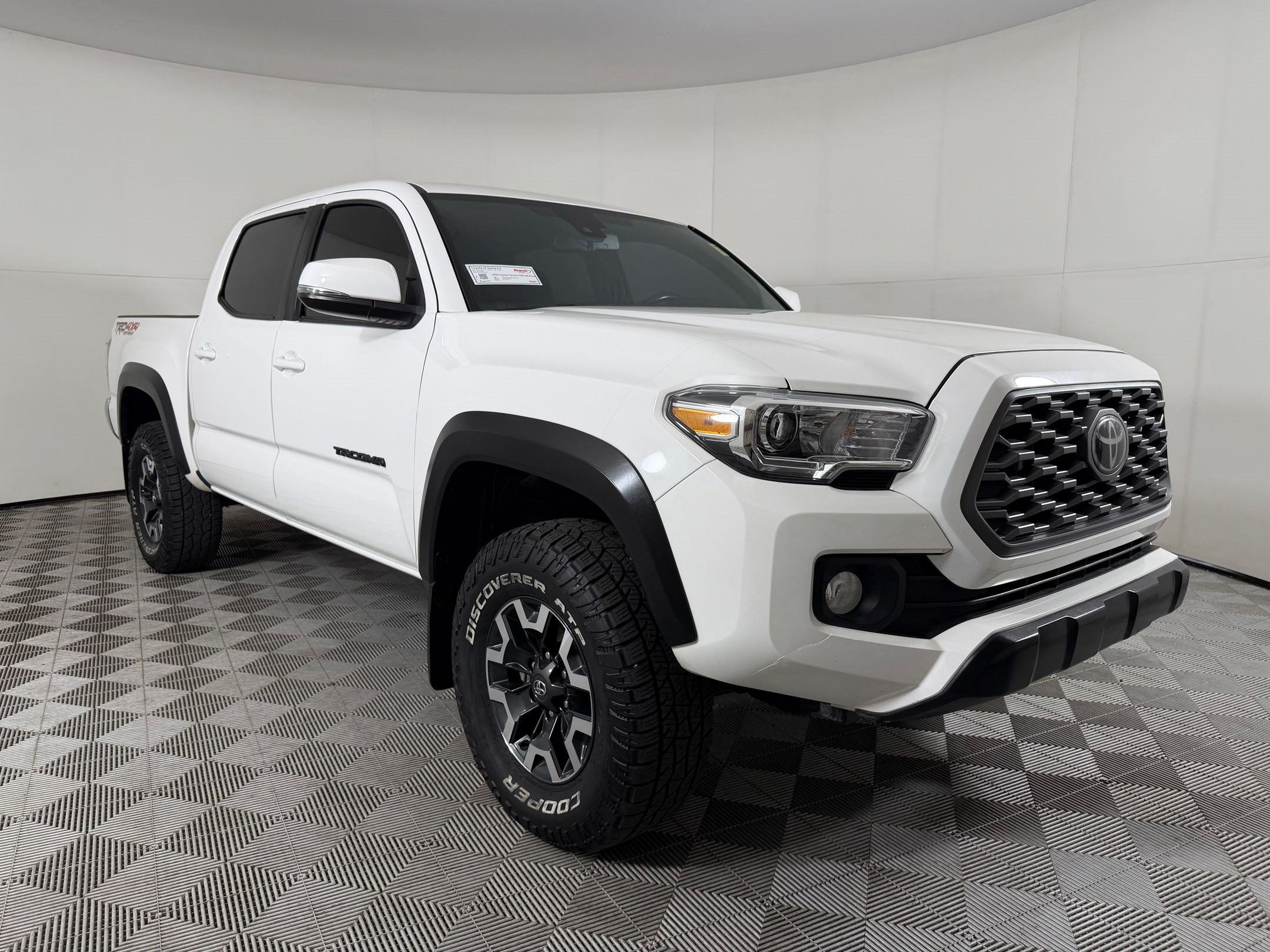 Used 2022 Toyota Tacoma TRD Off-Road w/ Black Out Package (TMS) AWD/4WD image 7