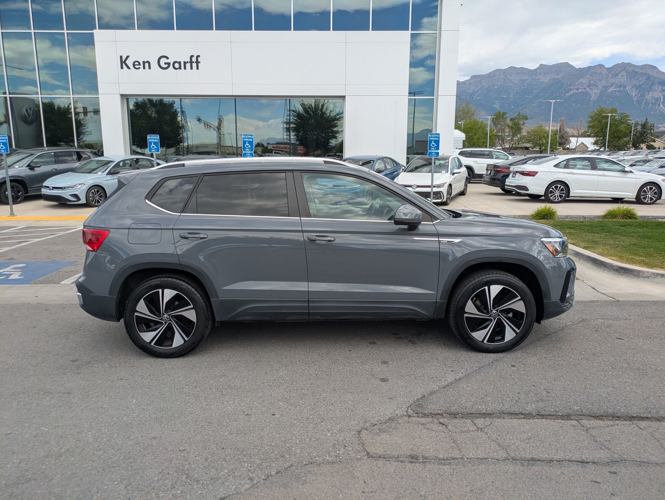 Certified 2024 Volkswagen Taos SE AWD/4WD image 2
