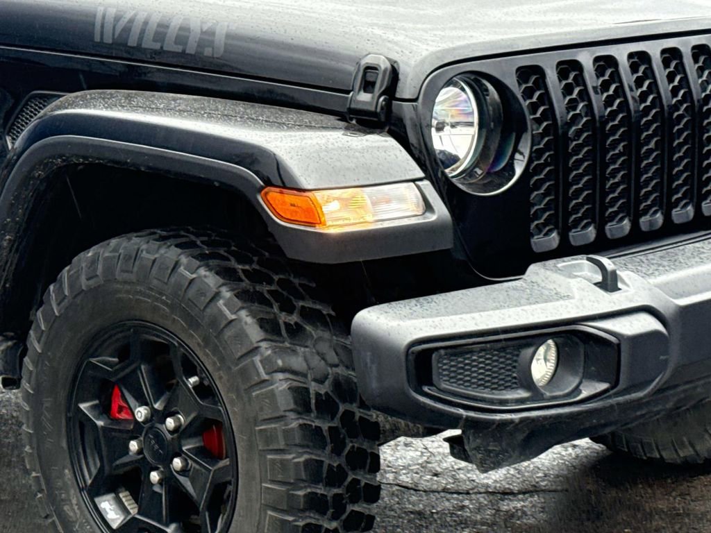 Used 2021 Jeep Gladiator Willys image 5
