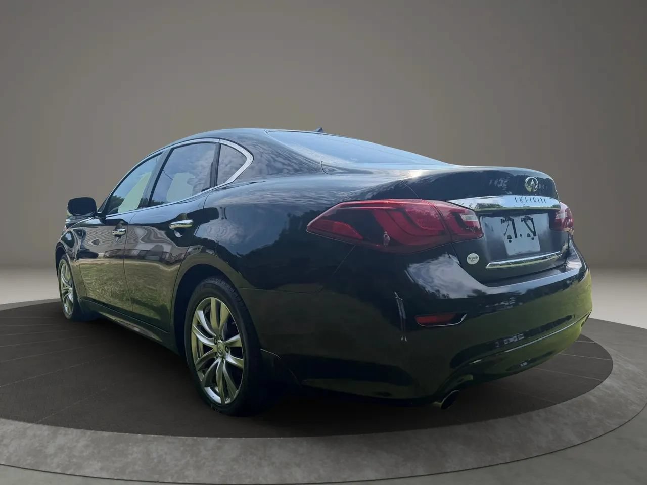 Used 2015 INFINITI Q70 3.7 RWD image 5
