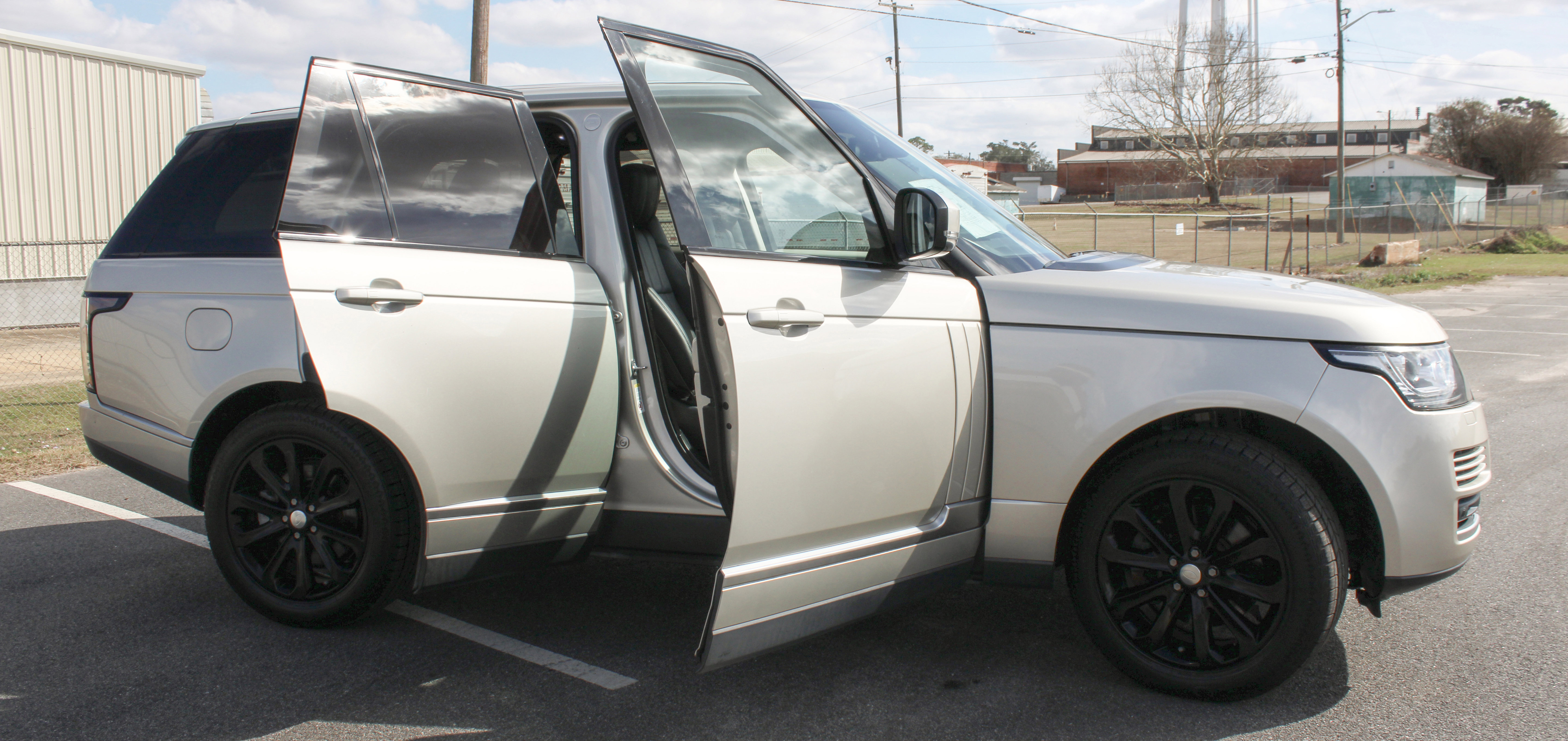 Used 2014 Land Rover Range Rover HSE image 9