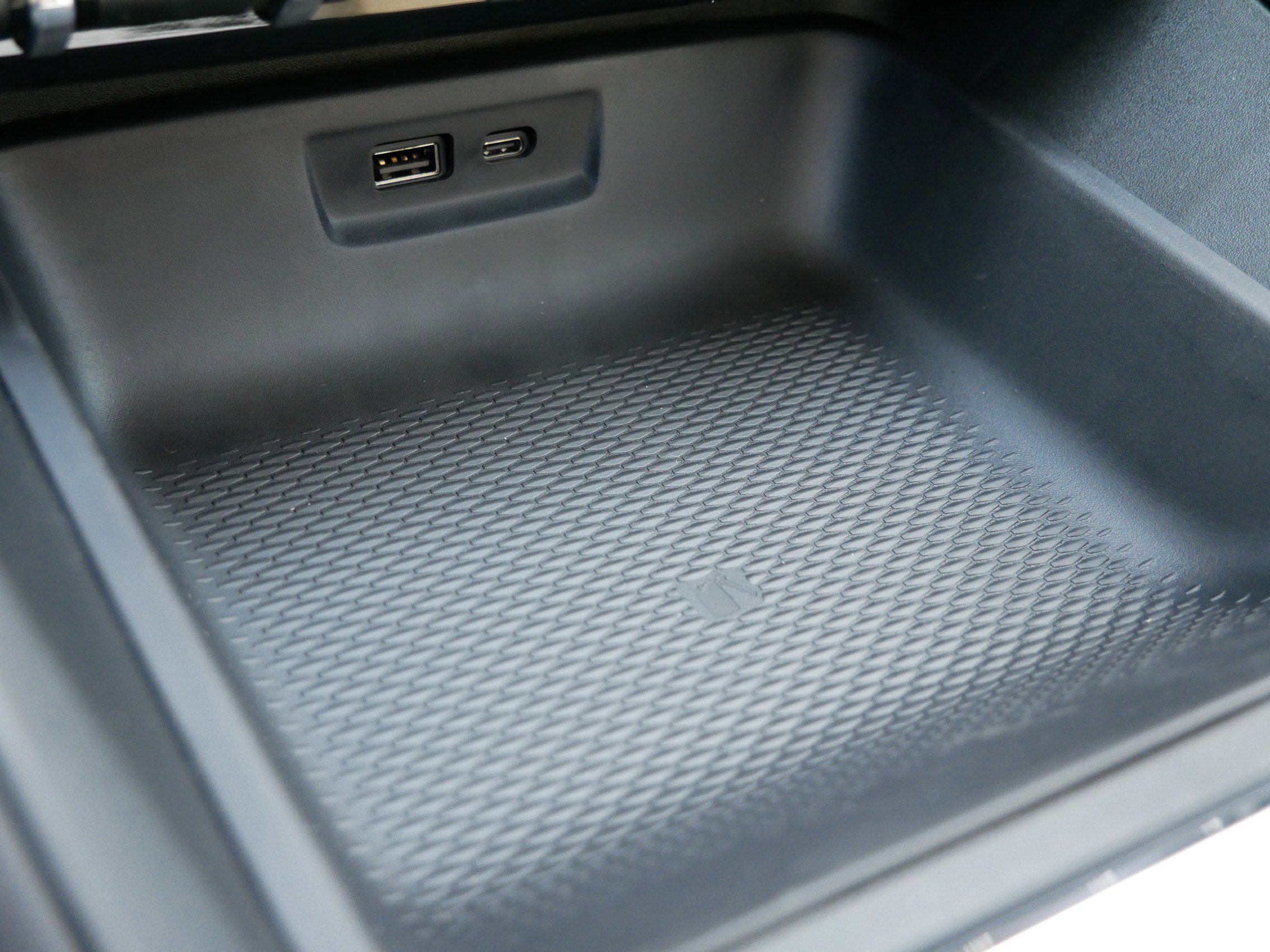 New 2026 GMC Terrain Denali w/ LPO, Black Badging Package image 22