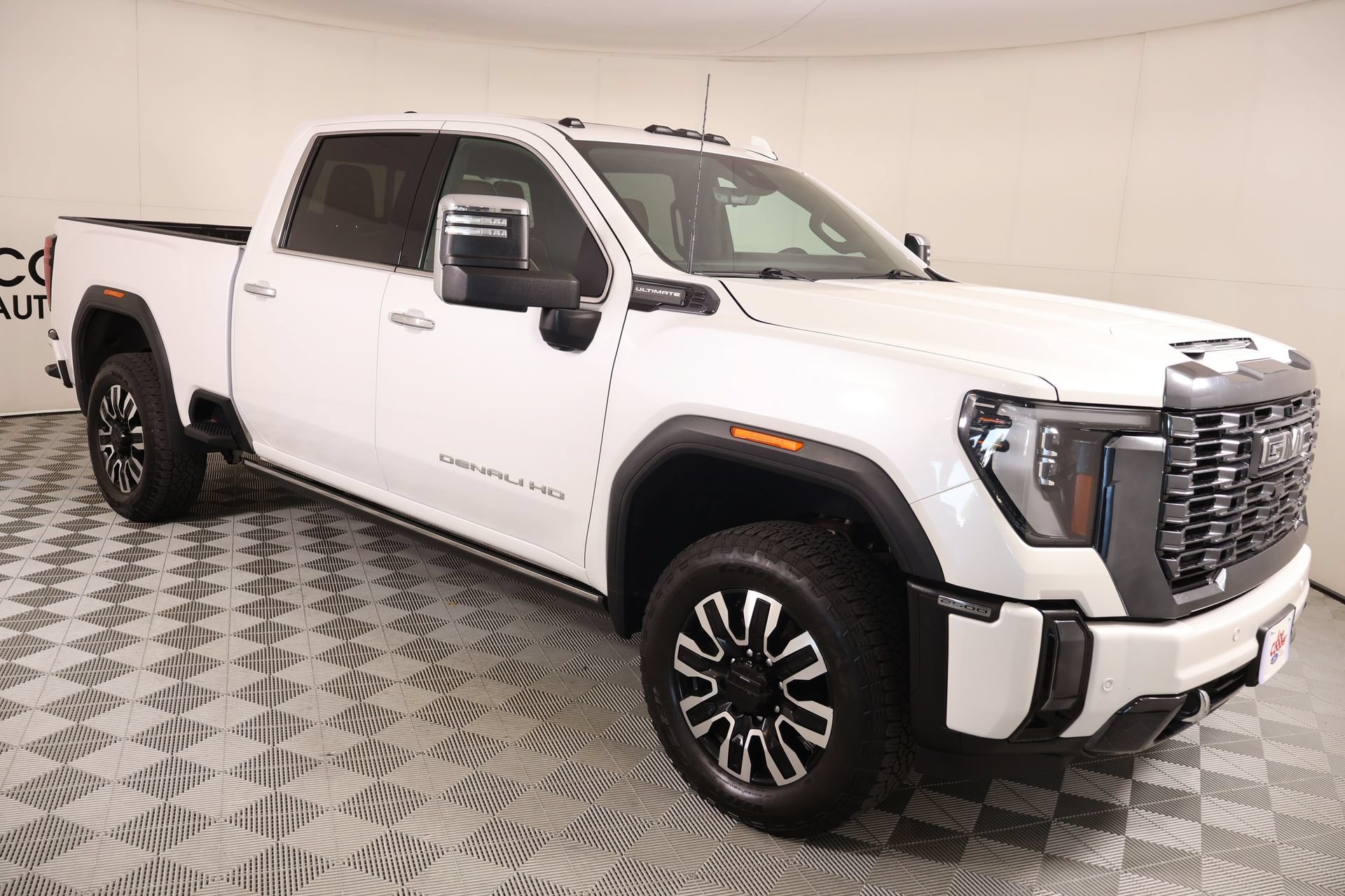 Used 2024 GMC Sierra 2500 Denali Ultimate AWD/4WD image 1