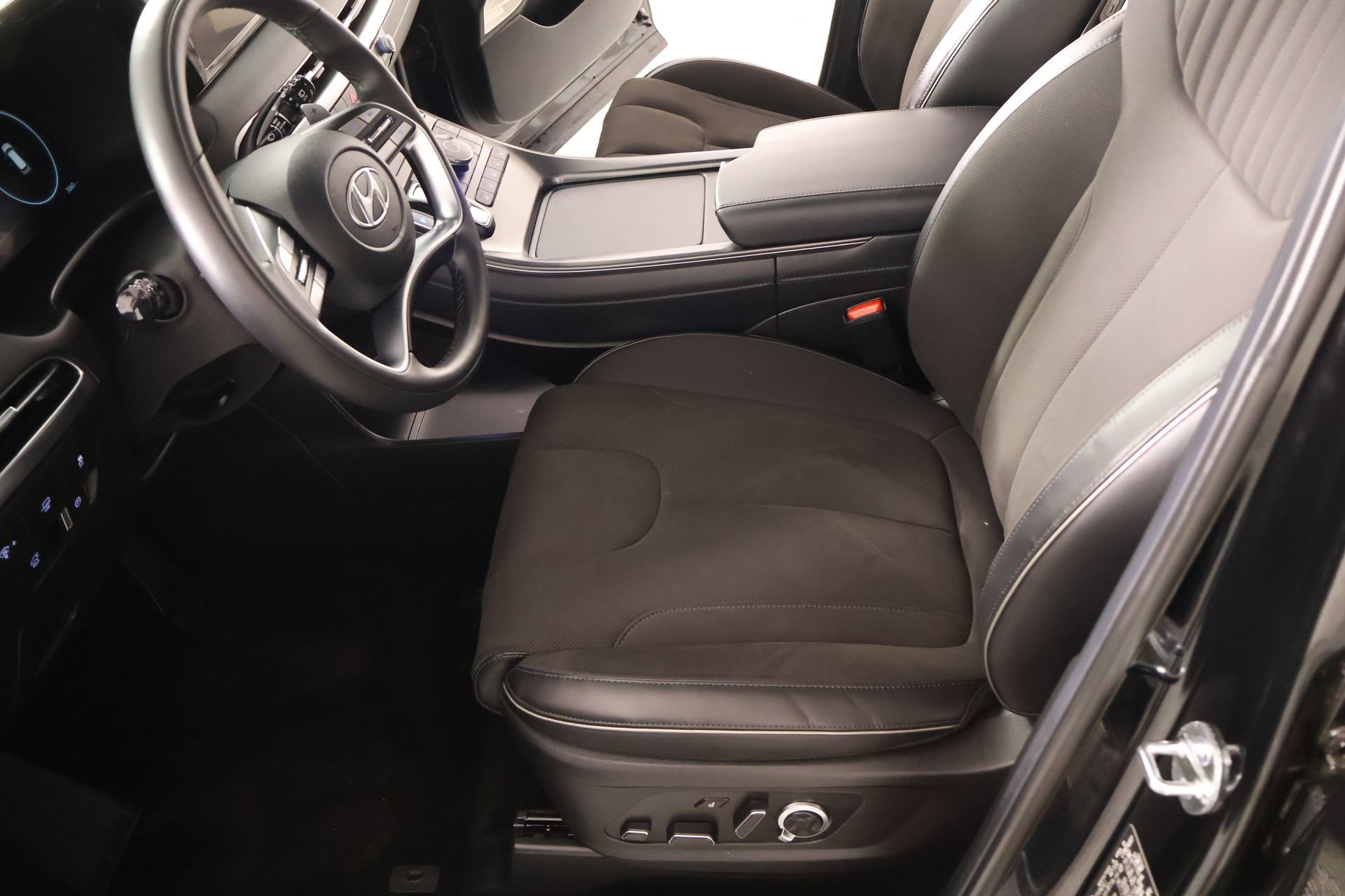 Certified 2025 Hyundai Palisade Calligraphy AWD/4WD image 11