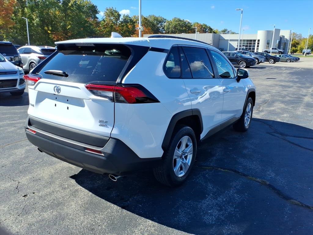 Used 2021 Toyota RAV4 XLE w/ Convenience Package image 23
