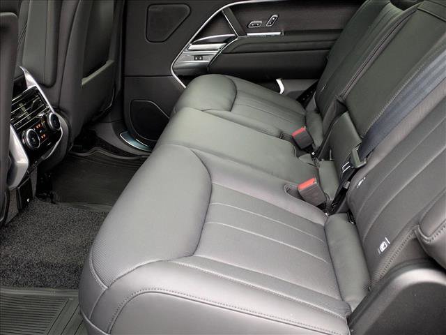 New 2026 Land Rover Range Rover Long Wheelbase SE image 17