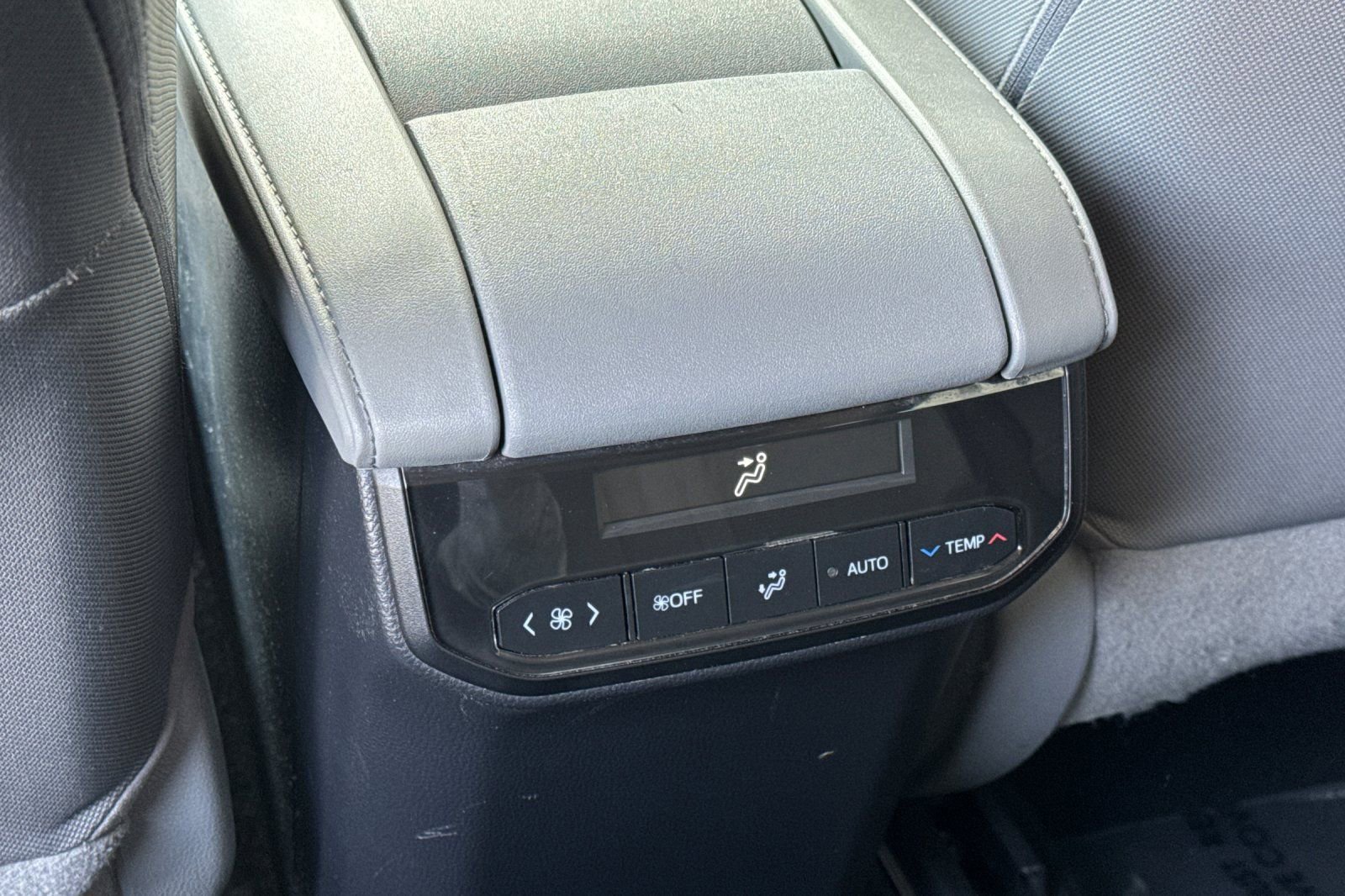 Certified 2020 Toyota Highlander LE image 17