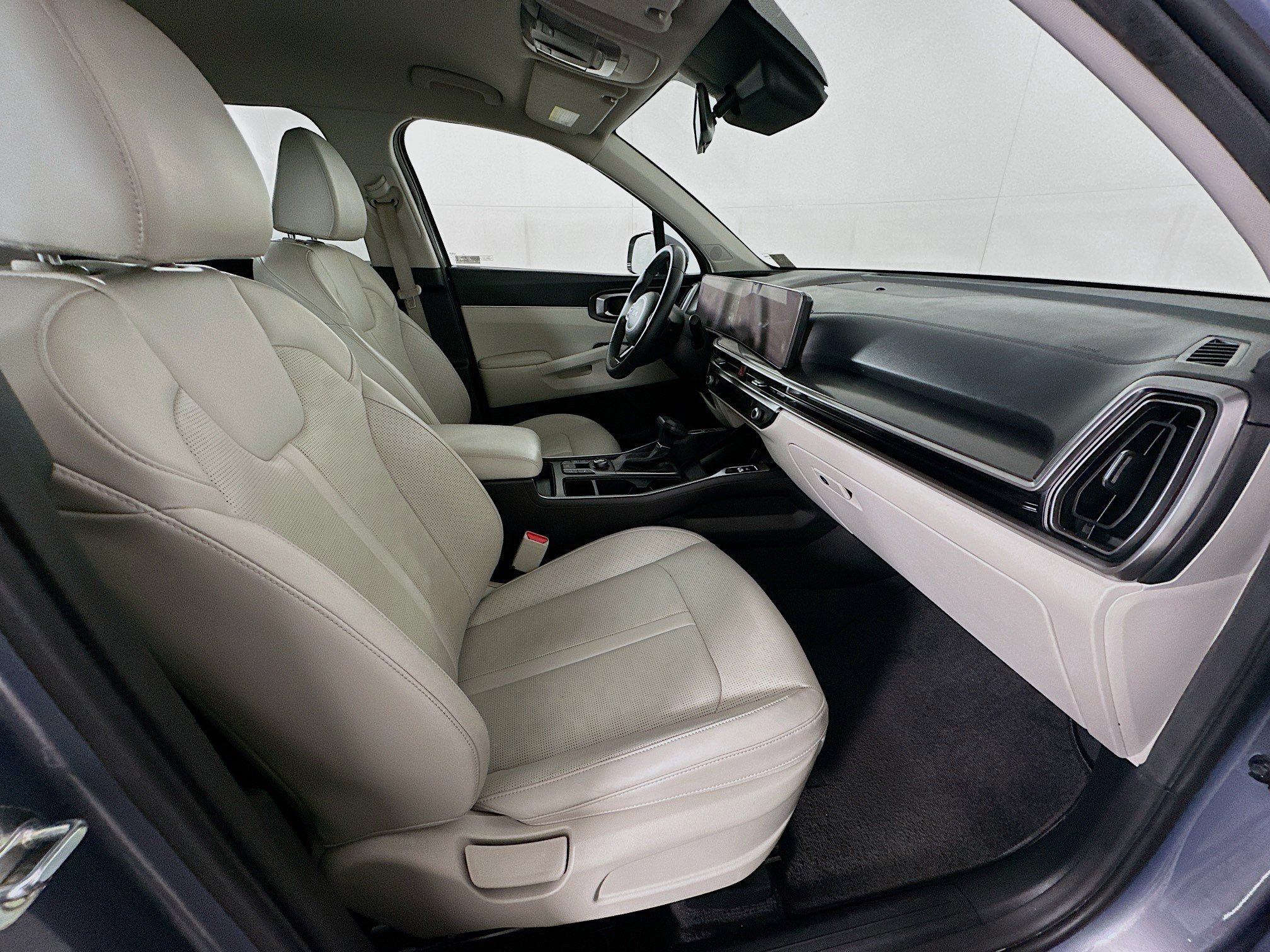 Used 2024 Kia Sorento S FWD image 32