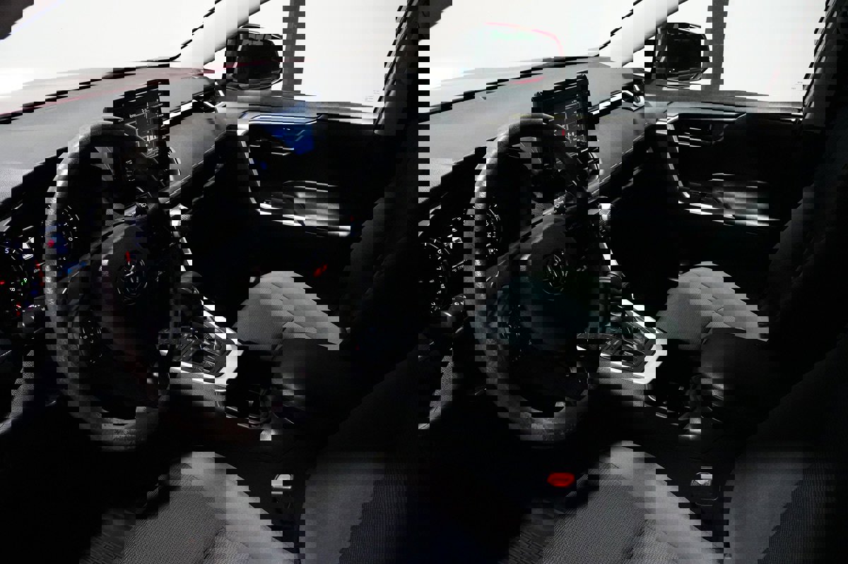 Used 2022 Toyota RAV4 LE image 14