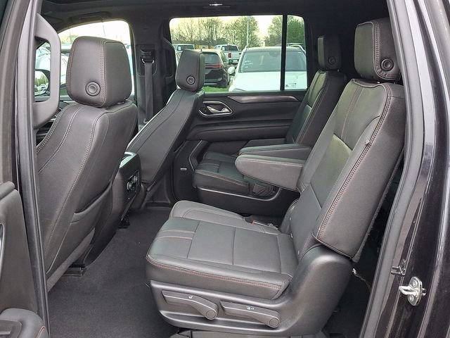 Used 2022 Chevrolet Suburban RST w/ Sport Performance Package image 9