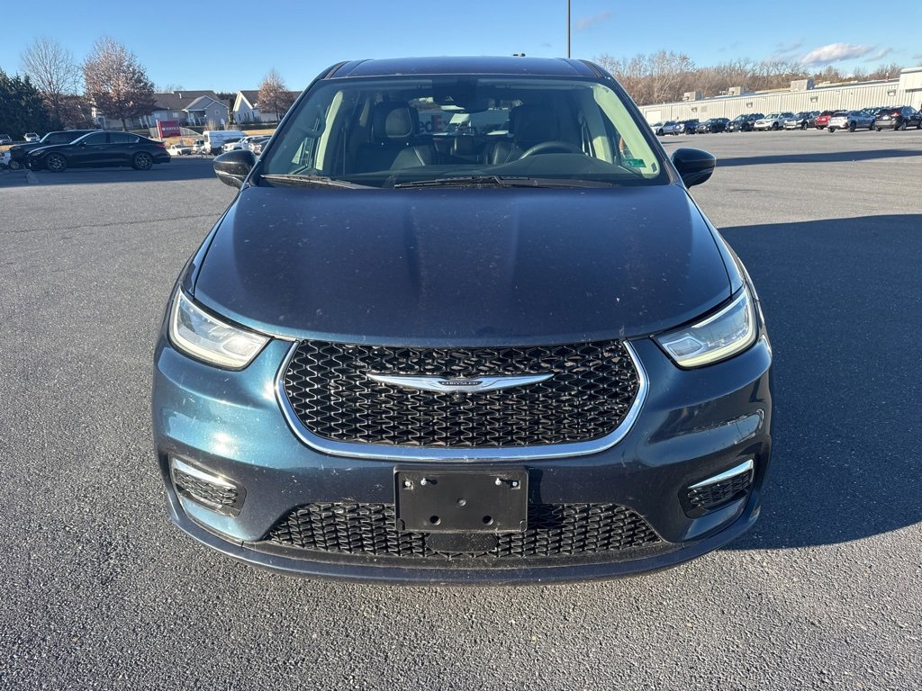 Used 2024 Chrysler Pacifica Touring-L image 8