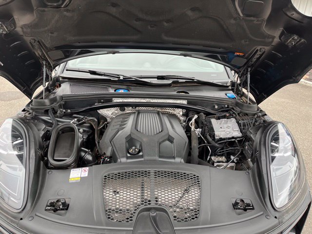 Used 2023 Porsche Macan w/ Premium Package Plus AWD/4WD image 22