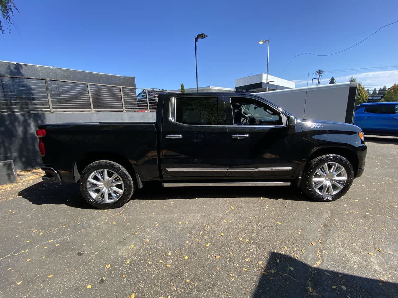 Used 2022 Chevrolet Silverado 1500 High Country w/ Technology Package AWD/4WD image 7
