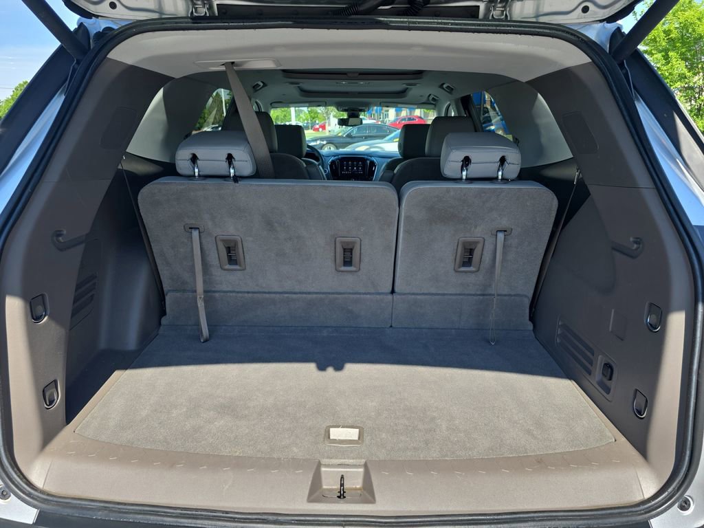 Used 2020 Chevrolet Traverse LT w/ LT Premium Package image 12