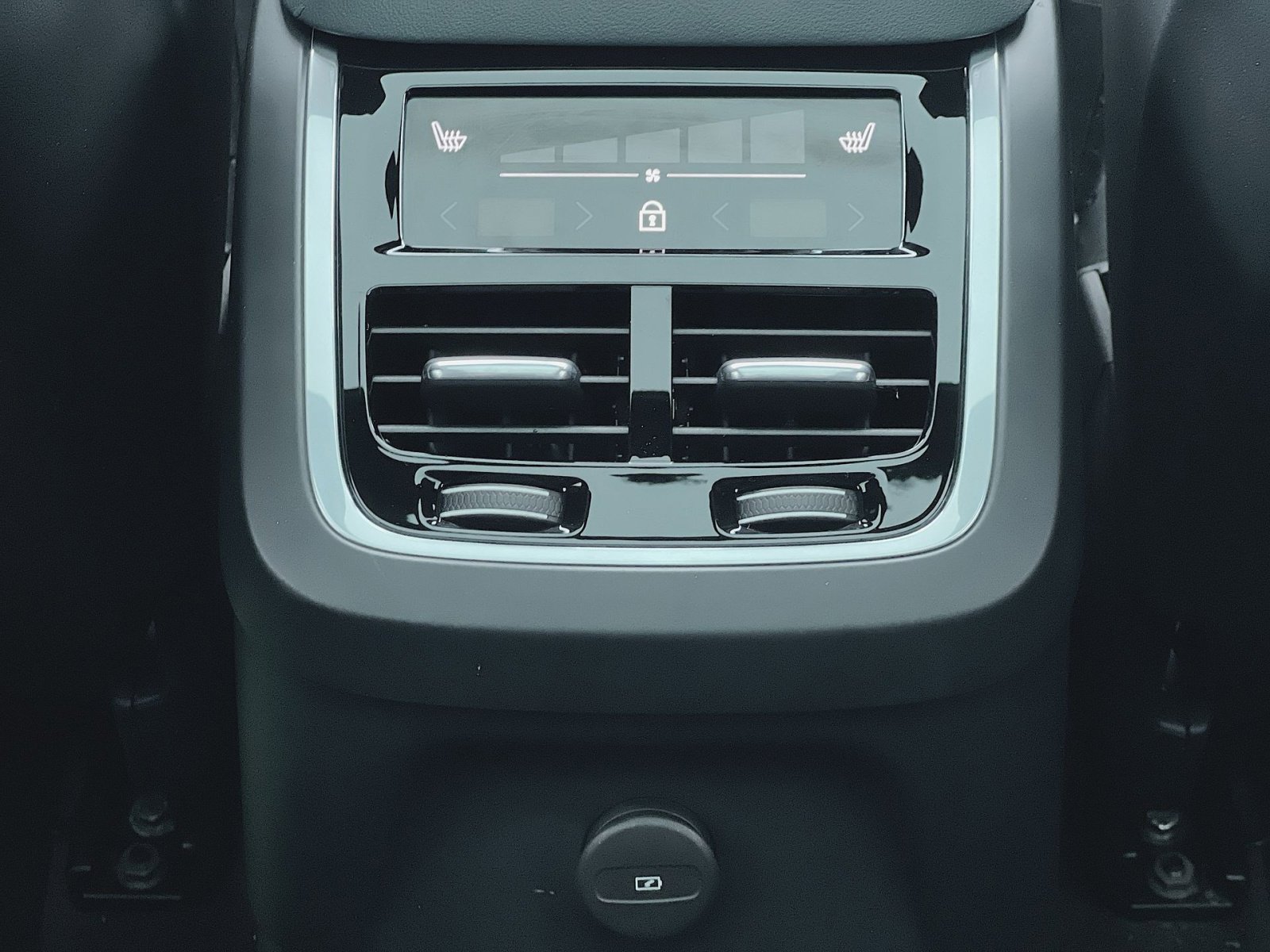 Certified 2023 Volvo XC90 T8 Ultimate w/ Protection Package Premier image 23