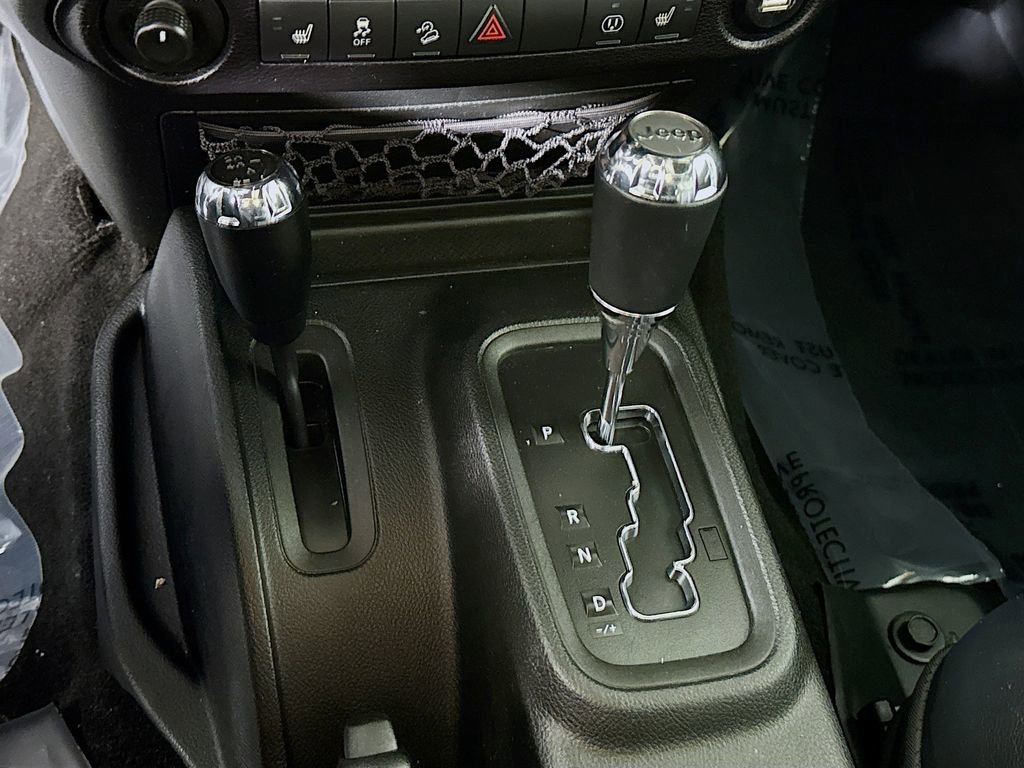 Used 2016 Jeep Wrangler Unlimited Sahara w/ Connectivity Group image 7