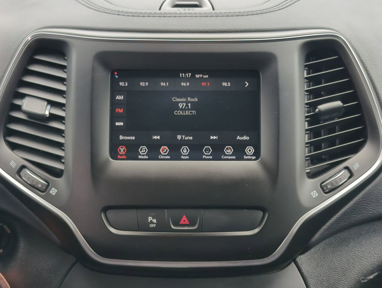 Used 2020 Jeep Cherokee Latitude FWD image 16