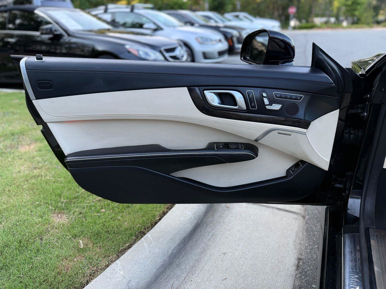 Used 2013 Mercedes-Benz SL 550 w/ Premium Pkg image 23