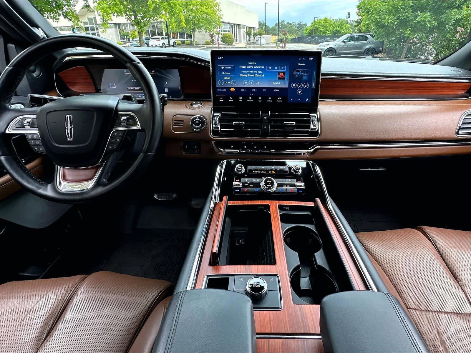 Used 2024 Lincoln Navigator L Reserve AWD/4WD image 18