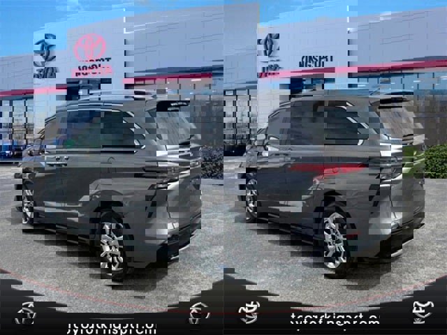 Certified 2023 Toyota Sienna Platinum image 3