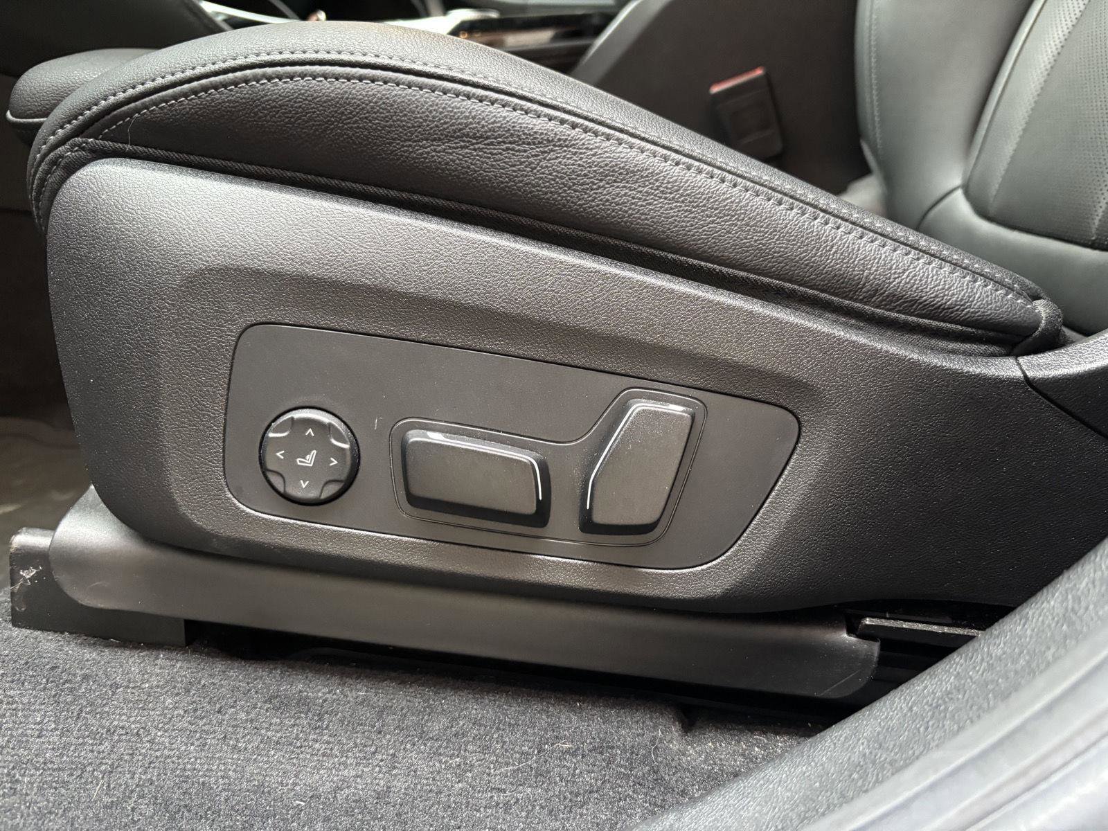 Used 2024 BMW X4 xDrive30i w/ Premium Package image 13