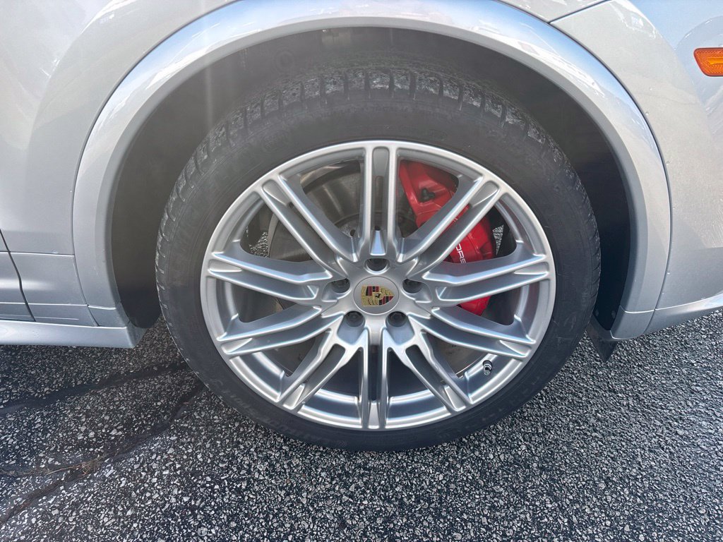 Used 2017 Porsche Cayenne GTS AWD/4WD image 9