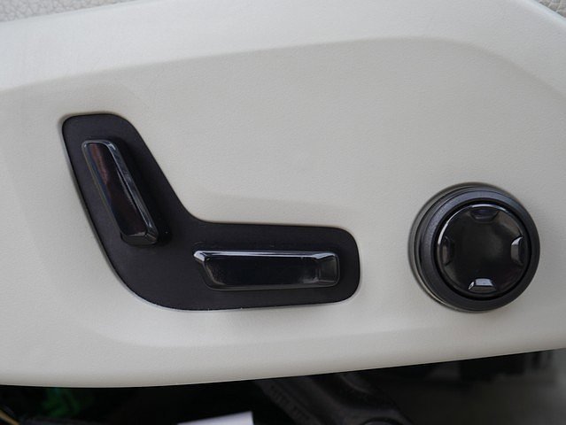 Used 2016 Volvo XC90 T6 Momentum w/ Momentum Plus Package image 58