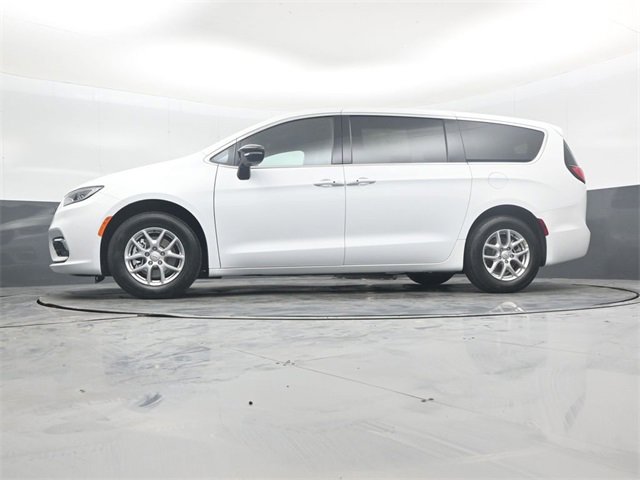 New 2026 Chrysler Pacifica Select image 42